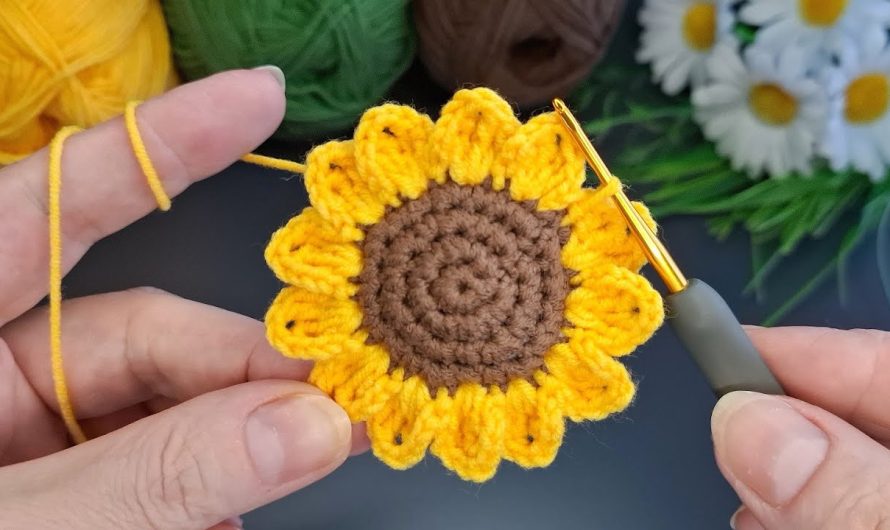 🌻 How to Make a Gorgeous Easy Crochet Sunflower Keychain